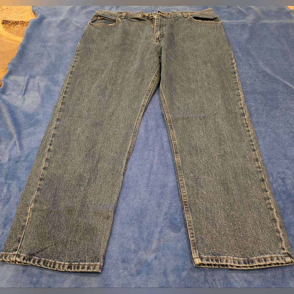 Wrangler Relaxed Fit 42 X 30